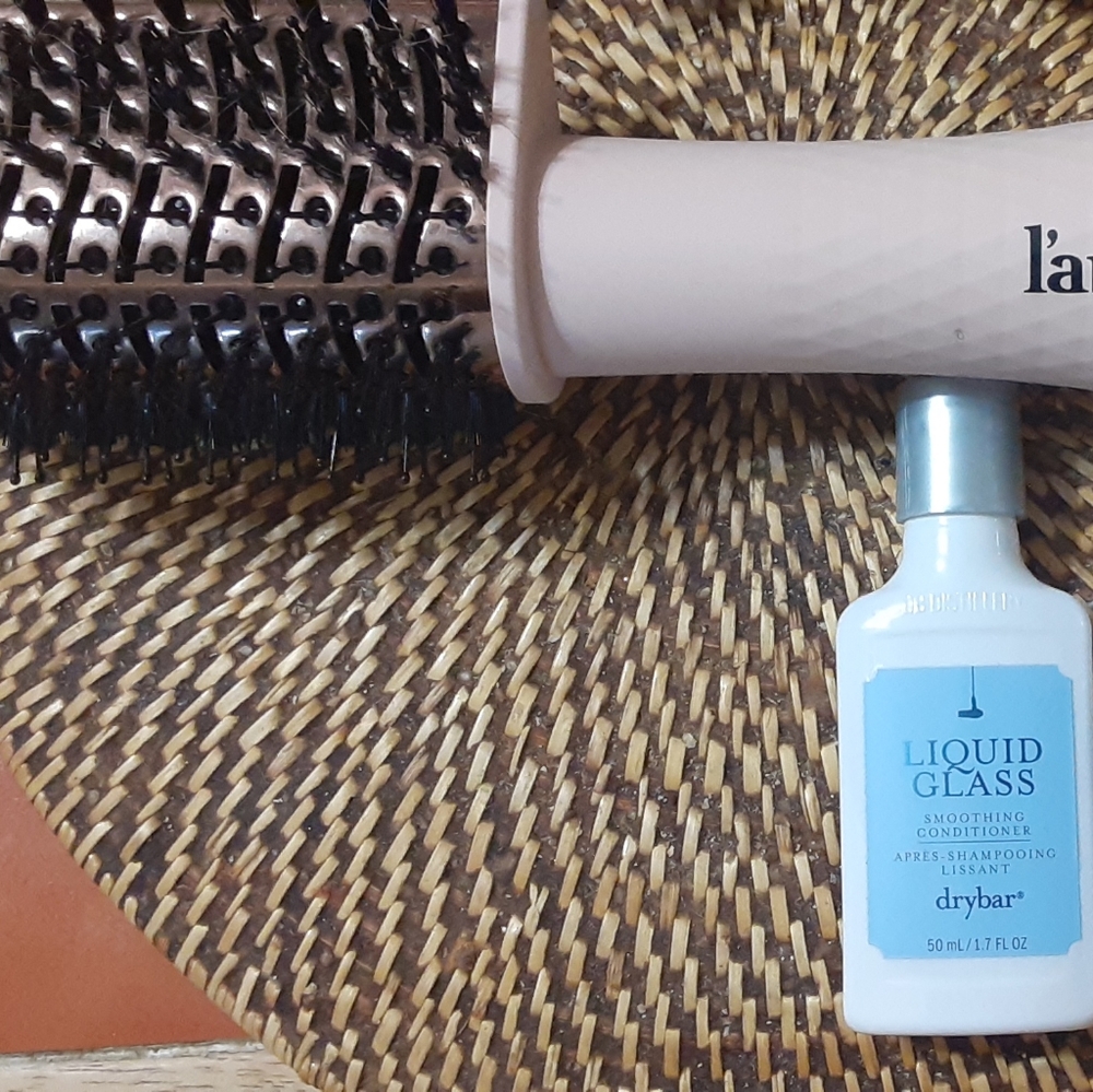 L'ange Le Volume Titanium hair dryer brush w/2 Free Drybar hair Excellent $115